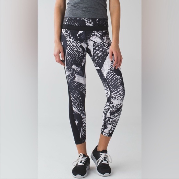 lululemon athletica Pants - Lululemon Pace Tight Full-on Luxtreme Static Mist Black White Women's Size 8